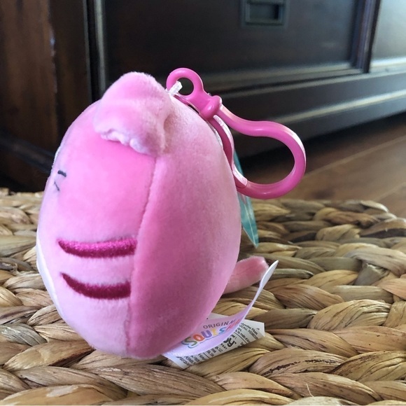Squishmallows bag clip: Geraldine the pink cat 3” - Picture 3 of 6
